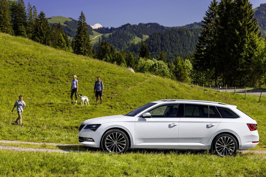  Skoda Superb Combi 2015 года  (фото 6 из 29)